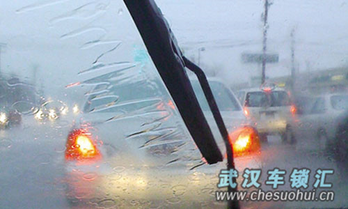 雨天开车